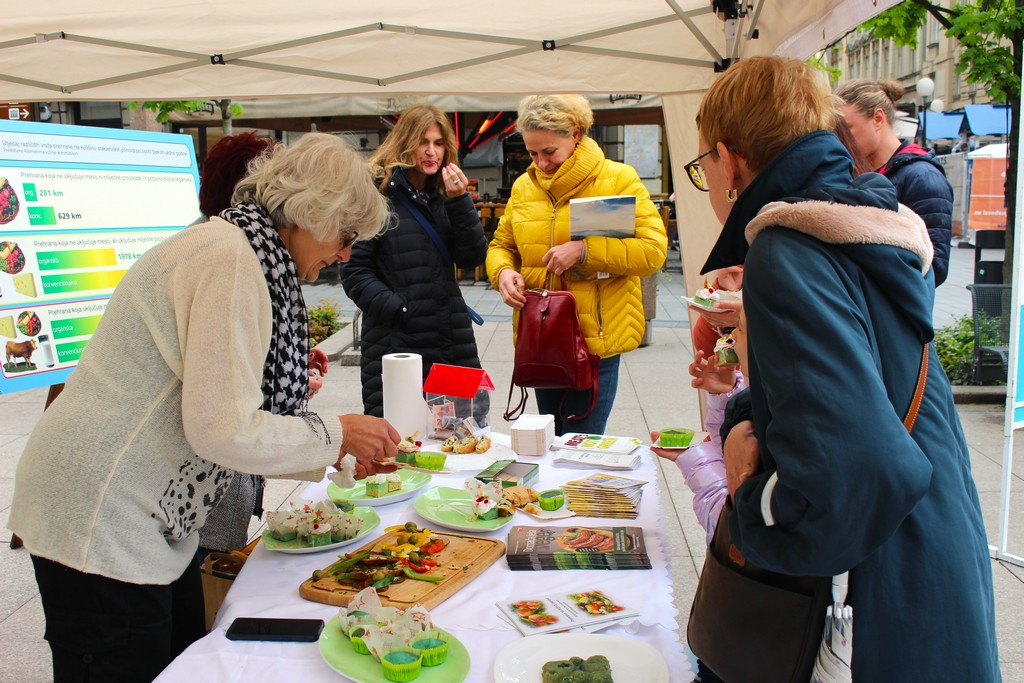 Prijatelji životinja povodom Dana planeta Zemlje nudili jela i kolače s niskim ugljičnim otiskom