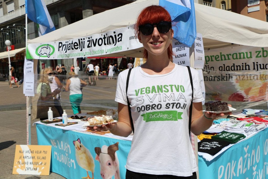 Prijatelji životinja povodom Dana planeta Zemlje nude jela i kolače s niskim ugljičnim otiskom