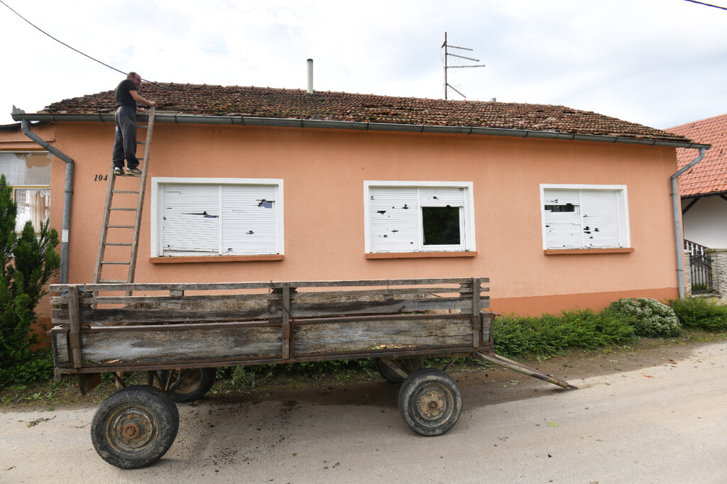 Mještani još zbrajaju razmjere štete koju je tuča nanijela jučer u Velikom Bukovcu