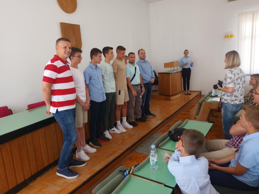 denis kralj nagradio učenike (2)