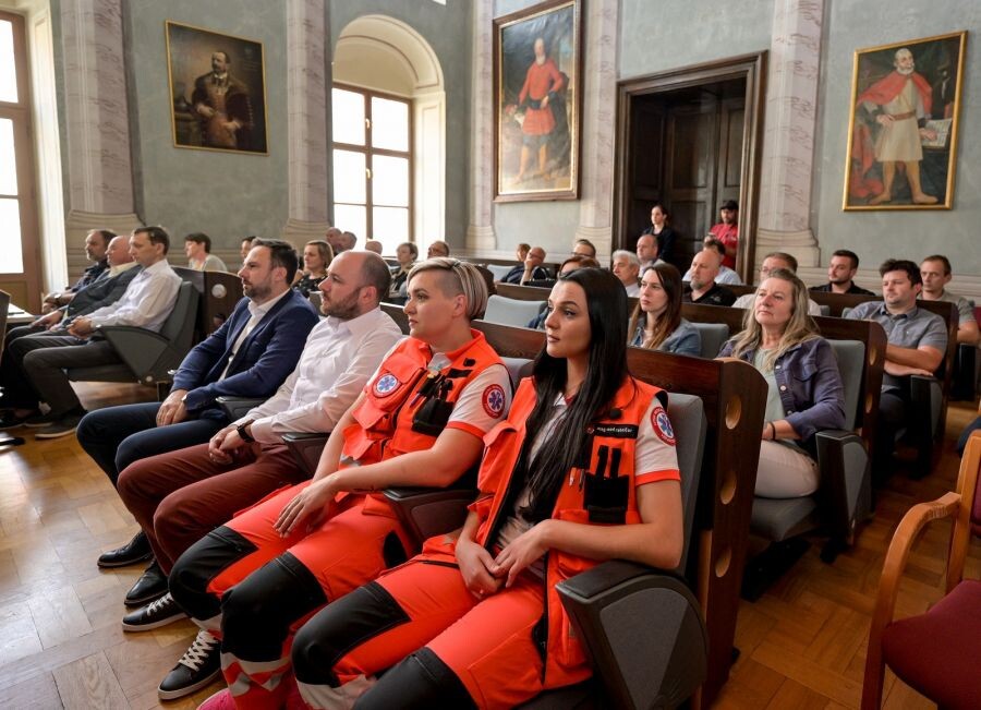 ef22b354928b6d94927383bb07bbfdd1_XL