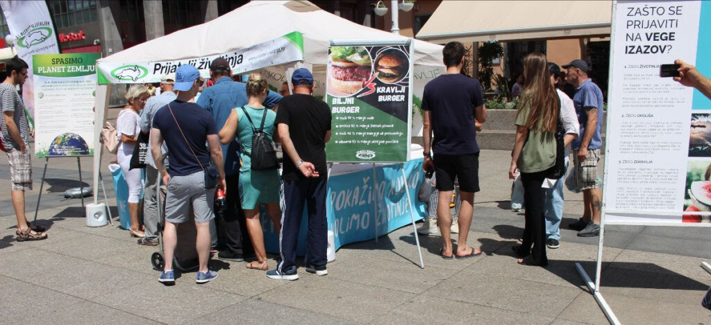 Prijatelji životinja dijelili prolaznicima slasne veganske burgere