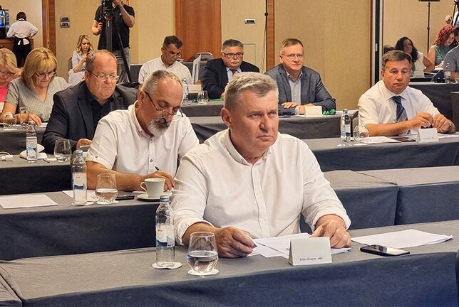 skupstina_0000_20220607_111719.jpg__648x432_q85_subsampling-2