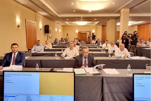 skupstina_0001_20220607_111659.jpg__648x432_q85_subsampling-2