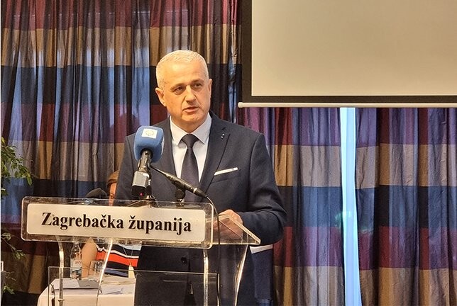 skupstina_0006_20220607_123507.jpg__648x432_q85_subsampling-2