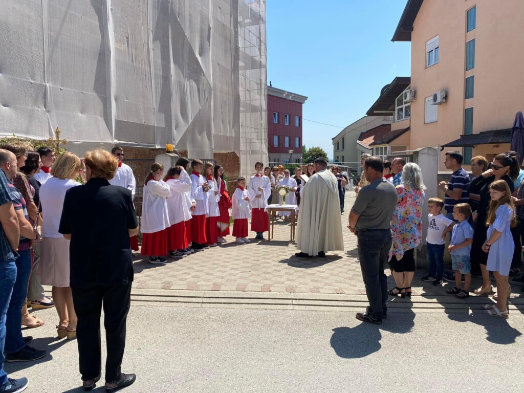 [FOTO] Proslavljeno Tijelovo u župi sv. Vida u Vrbovcu
