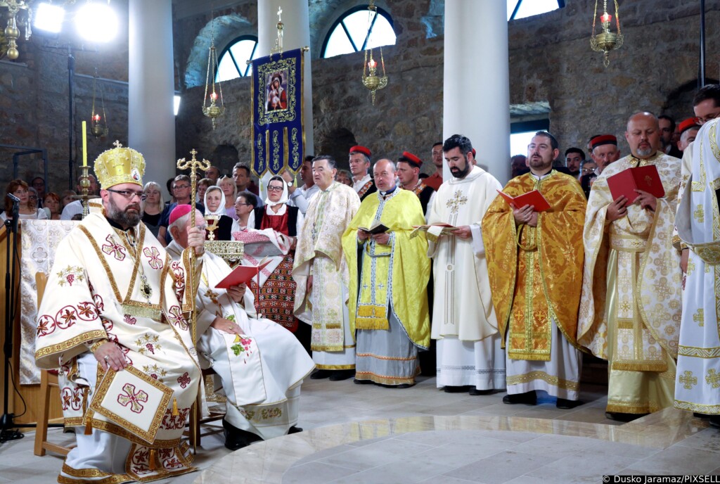 Održana posveta obnovljene grkokatoličke crkve Pokrova Presvete Bogorodice u Kričkama