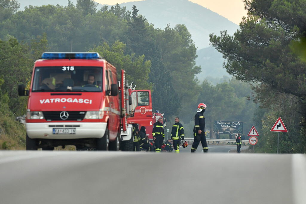 Vodice: Jutros Na Požarište Područja Okit Stigli Kanaderi