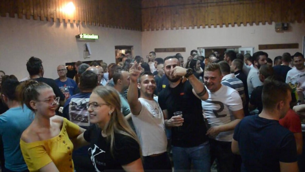 [VIDEO] SVI SU PJEVALI “Sve su ovo učinile žene”