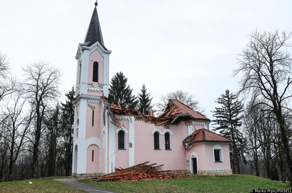 Crkva u selu Mračaj potpuno je uništena nakon potresa