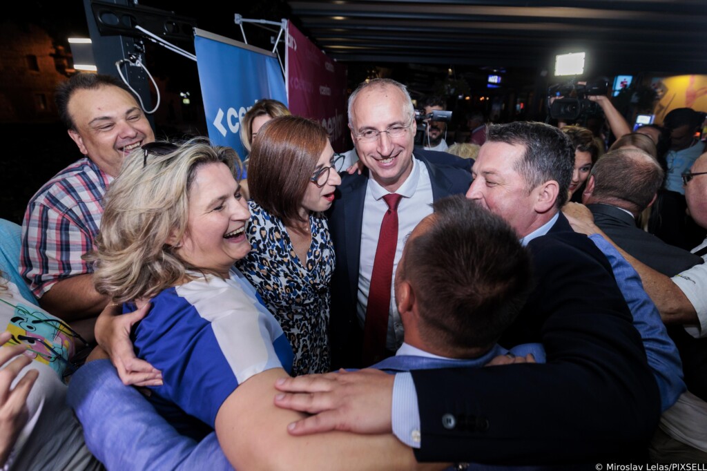 Split: Gradonačelnik Ivica Puljak sa suprugom i kolegama u stožeru stranke slavi pobjedu