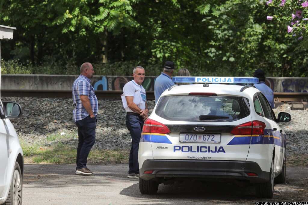 Osijek: Policijski očevid uz prugu gdje je pronađeno tijelo muškarca
