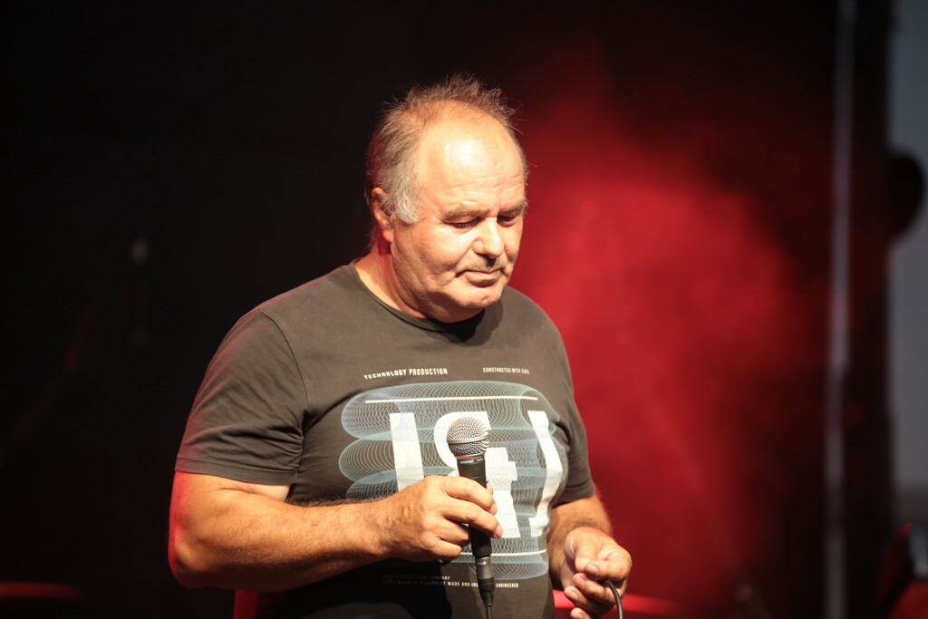 zlatni-mikrofon-1558