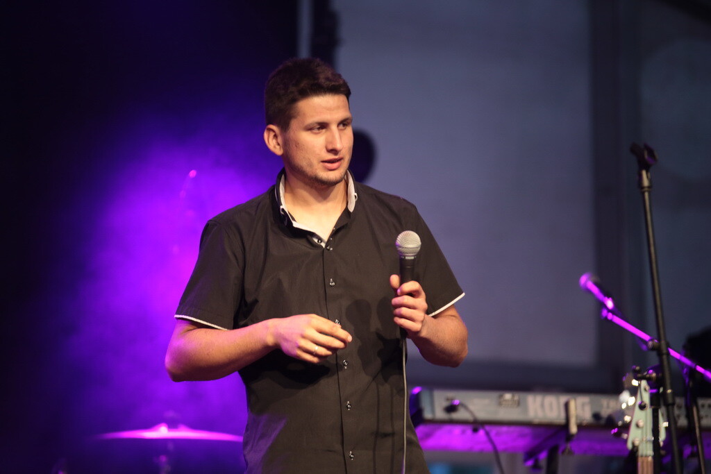 zlatni-mikrofon-1563