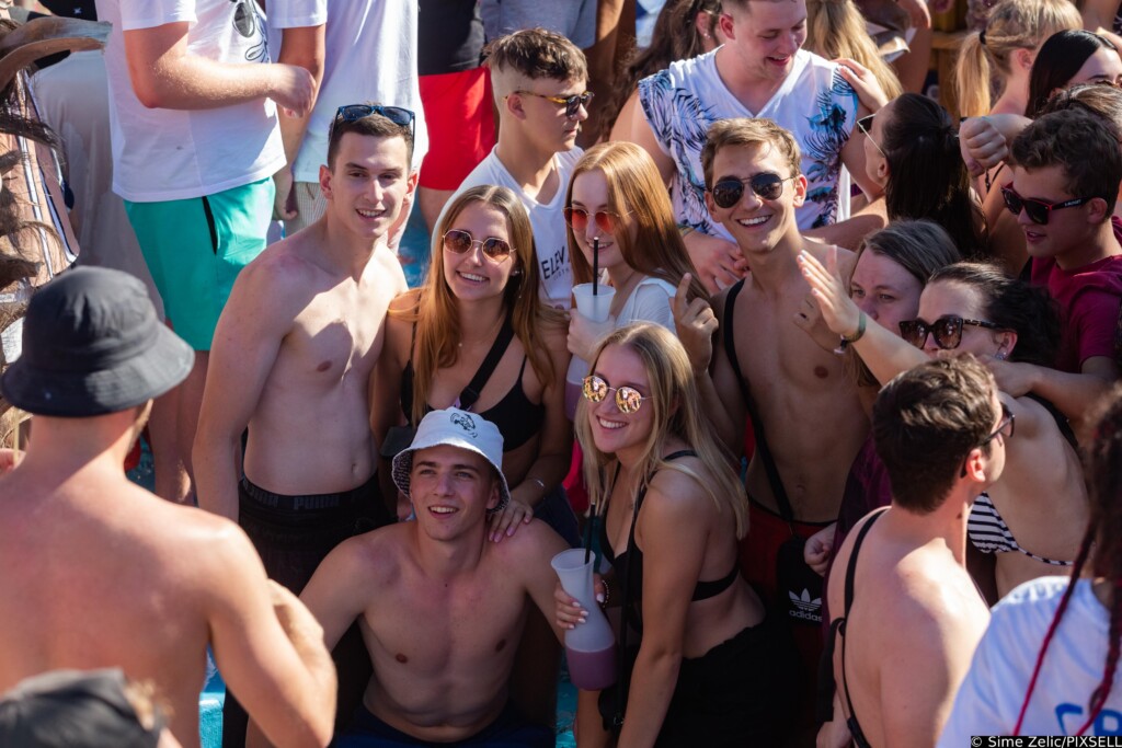 Dnevni party u klubu Papaya na plaži Zrće