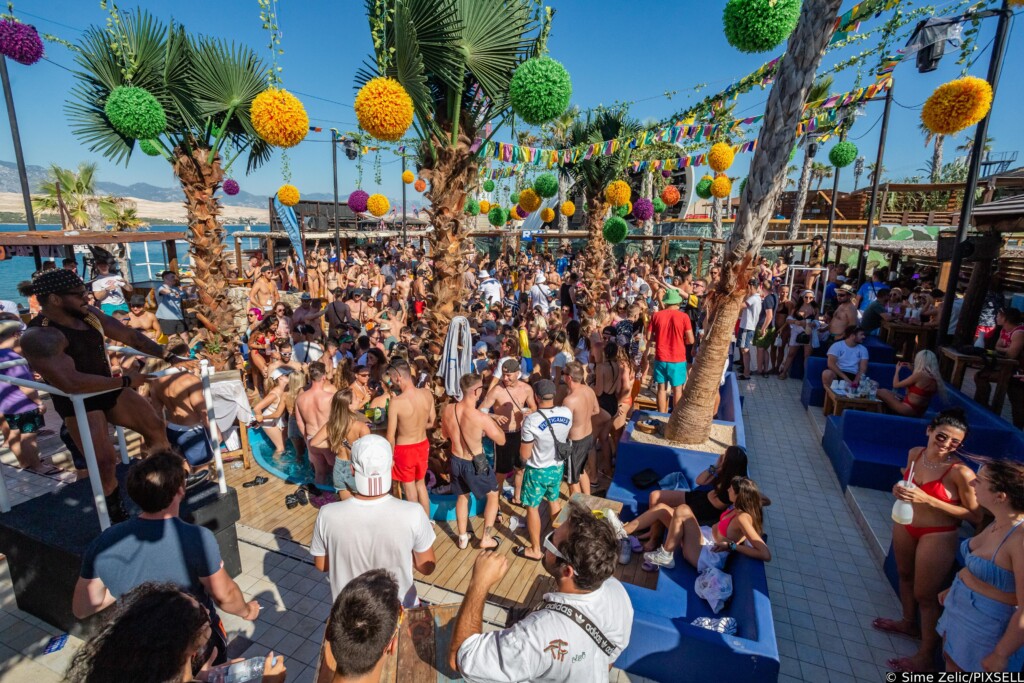 Dnevni party u klubu Papaya na plaži Zrće