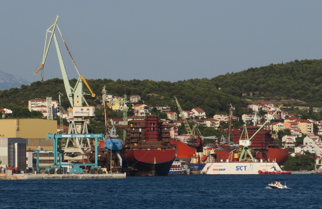 Pogled na brodogradilite Brodotrogir
