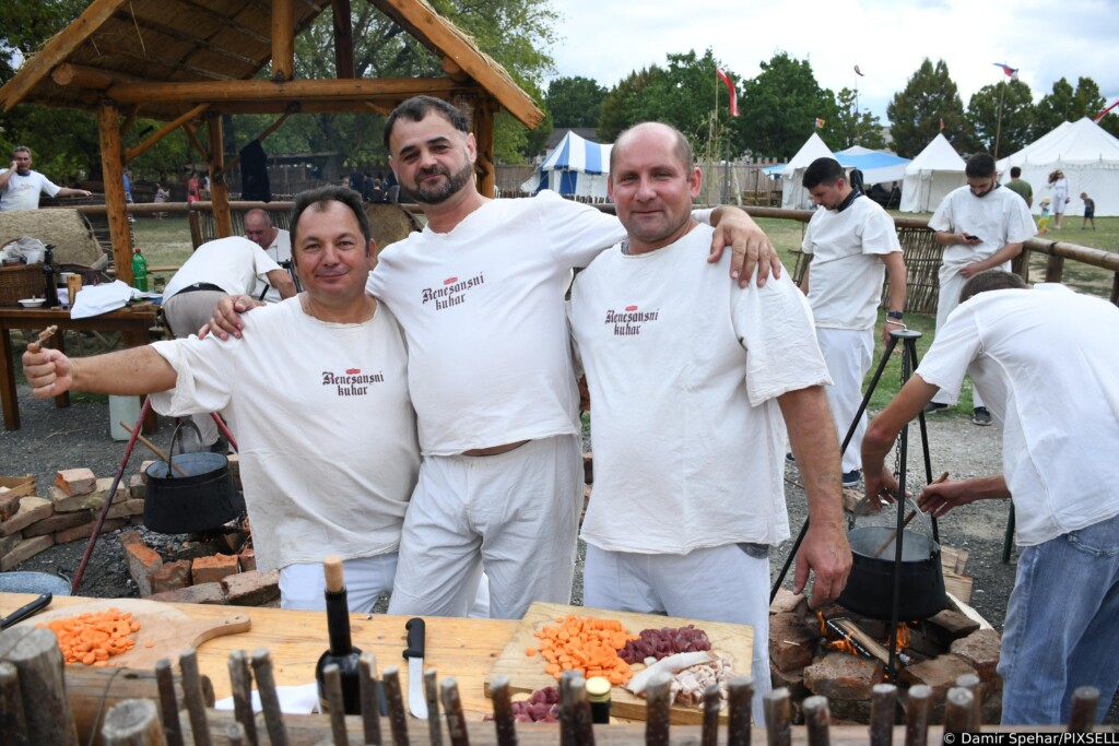 [VIDEO] KUHARI SU DOŽIVJELI SVOJU RENESANSU Pripremao se gulaš od divlje svinje