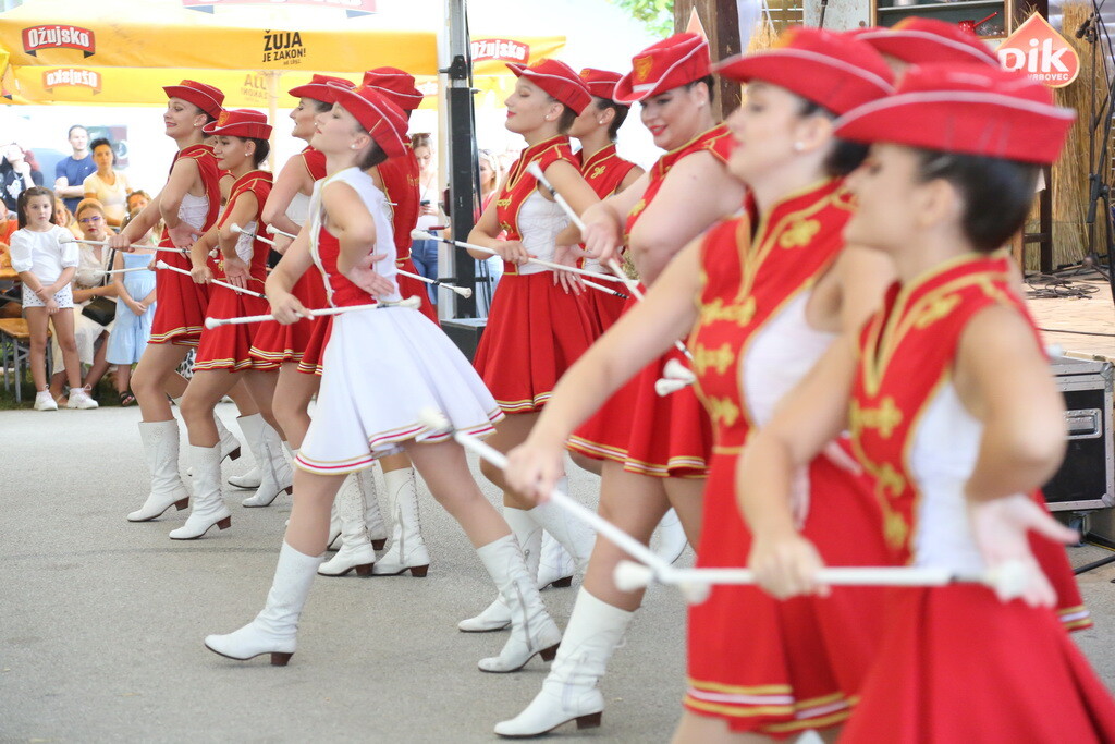 mazoretke-kajsujeli-06