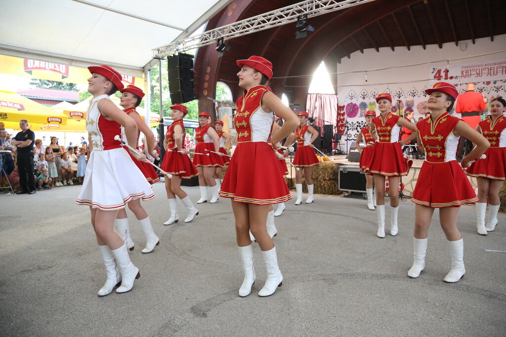 mazoretke-kajsujeli-37