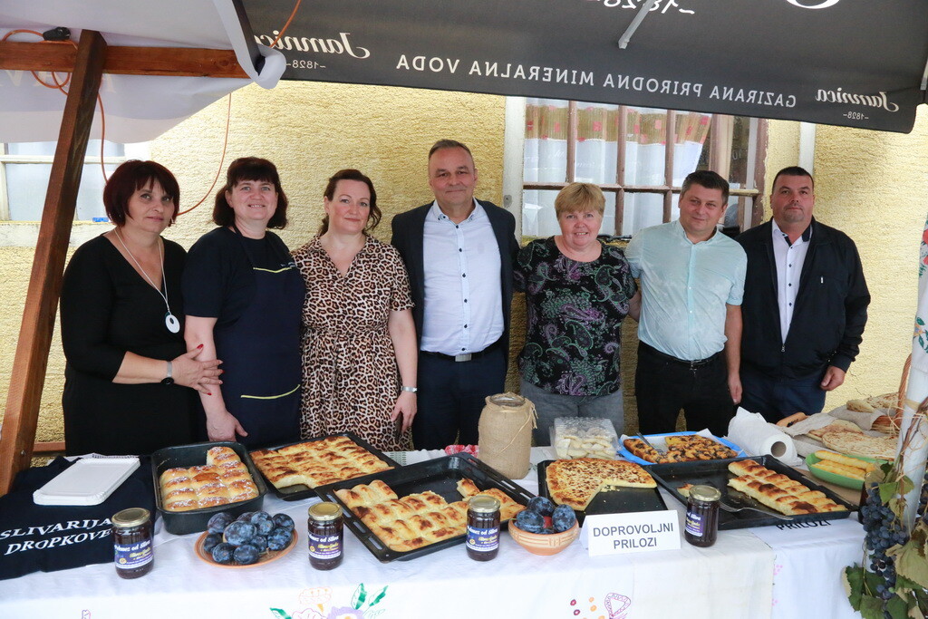 [FOTO/VIDEO] Održana 14. Slivarijada, nagrađene najbolje rakije, pripremljena domaća jela i bogat kulturno-umjetnički program