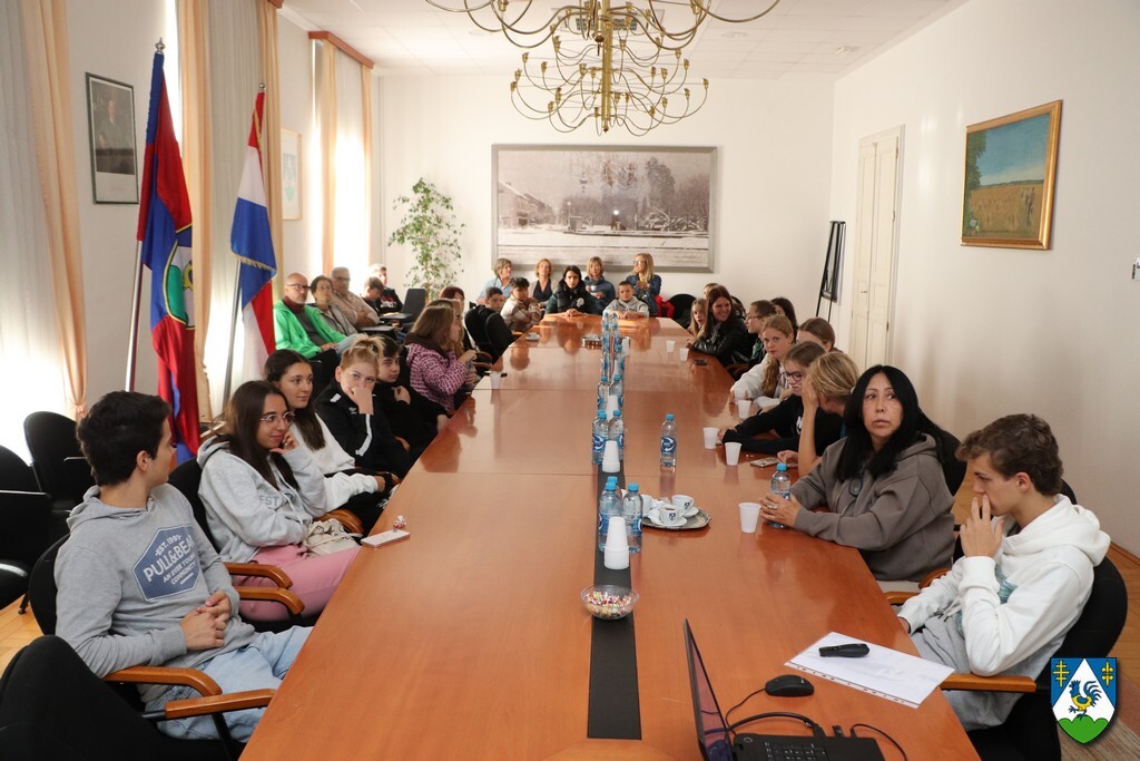 Sudionici Erasmus+ projekta iz OŠ Koprivnički Bregi posjetili Županijsku upravu