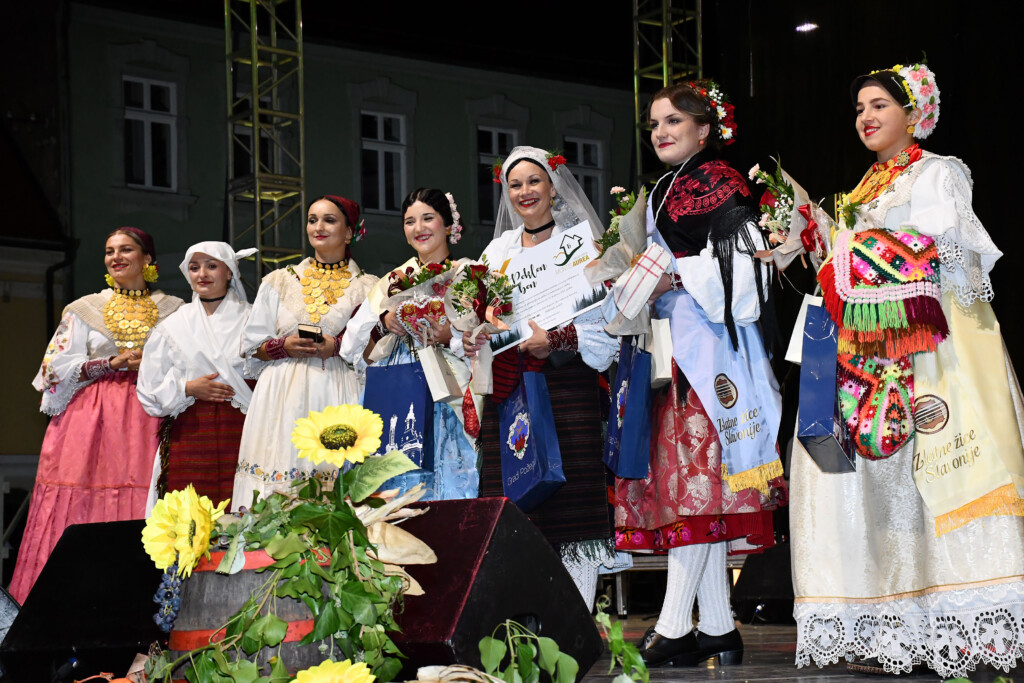 Požega: Ana Borevac izabrana je za najgizdaviju šokicu festivala "Zlatne žice Slavonije 2022."