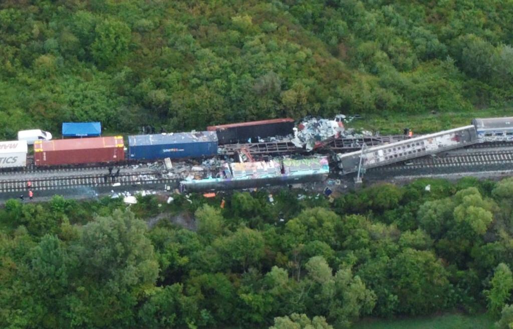 Fotografije iz zraka s mjesta nesreća putničkog i teretnog vlaka