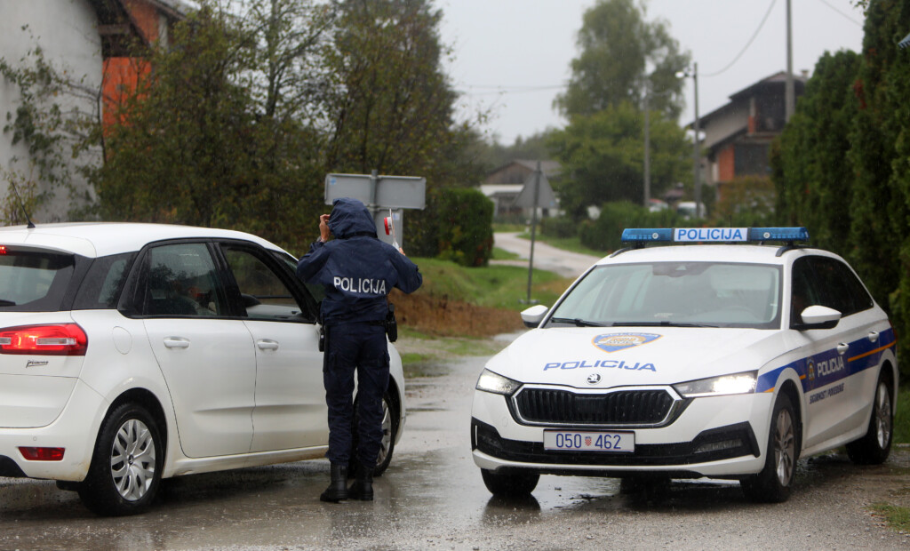 Policijski očevid nakon ubojstva u karlovačkom predgrađu Lemić Brdu