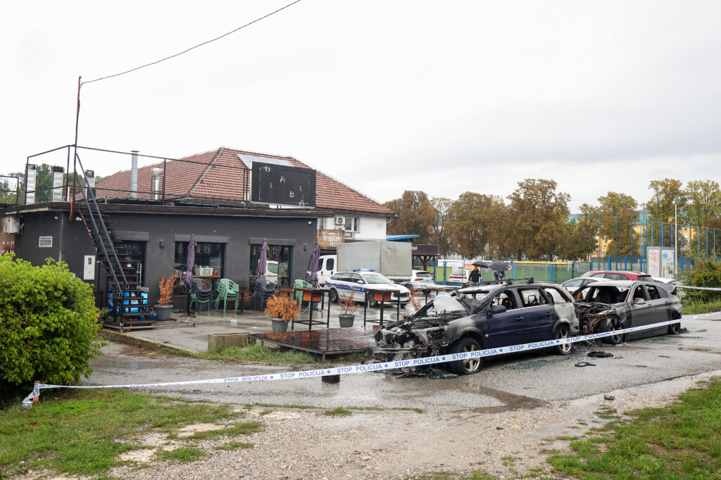Zagreb: Dva automobila u Vrapču u potpunosti izgorjela, policijski očevid je u tijeku