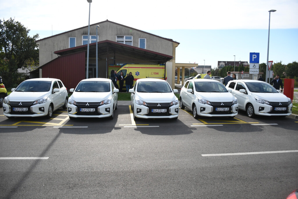 Dom zdravlja Bjelovarsko-bilogorske županije dobio je pet novih vozila vrijeednih 530.000 kuna