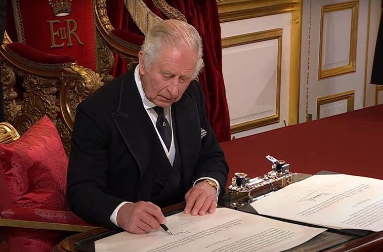 Britanski kralj Karlo odlikovao Jadranku Njerš Beresford-Peirse