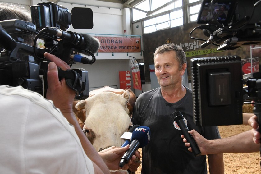 [VIDEO] Božidar Domitran: Uspijevamo se pokriti s većom proizvodnjom mlijeka, imamo oko 29 kilograma mlijeka po kravi