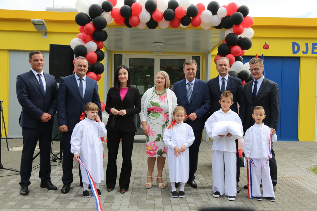 [FOTO] Svečano otvorena nova zgrada dječjeg vrtića u Kalinovcu, ministrica Vučković: ‘Ugovoreno i realizirano nešto manje od 800 milijuna kuna’