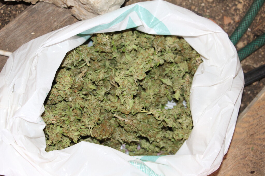 Uhićen na graničnom prijelazu s 2,2 kilograma marihuane