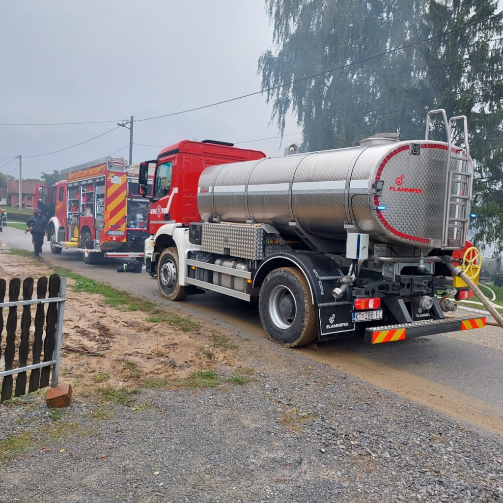 požar farme nesilica (11)