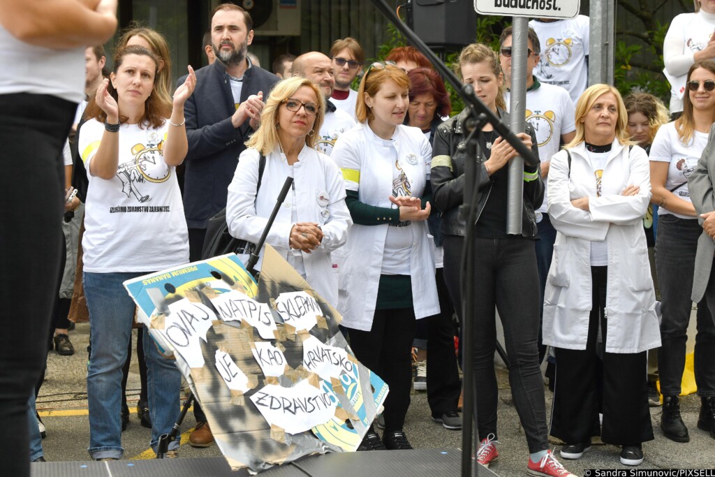 Prosvjed mladih liječnika: Ubijamo se od posla, ali oni s članskim iskaznicama dobivaju vodeće pozicije