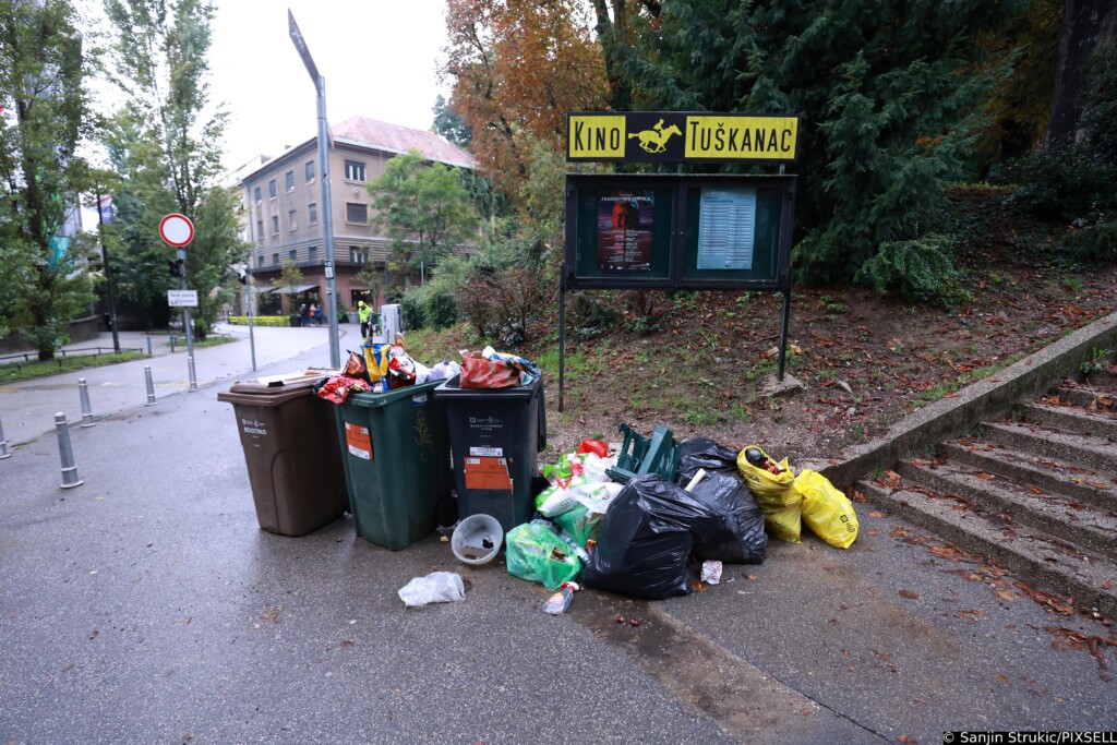 Zagreb pretrpan smećem, kante i kontejneri su puni