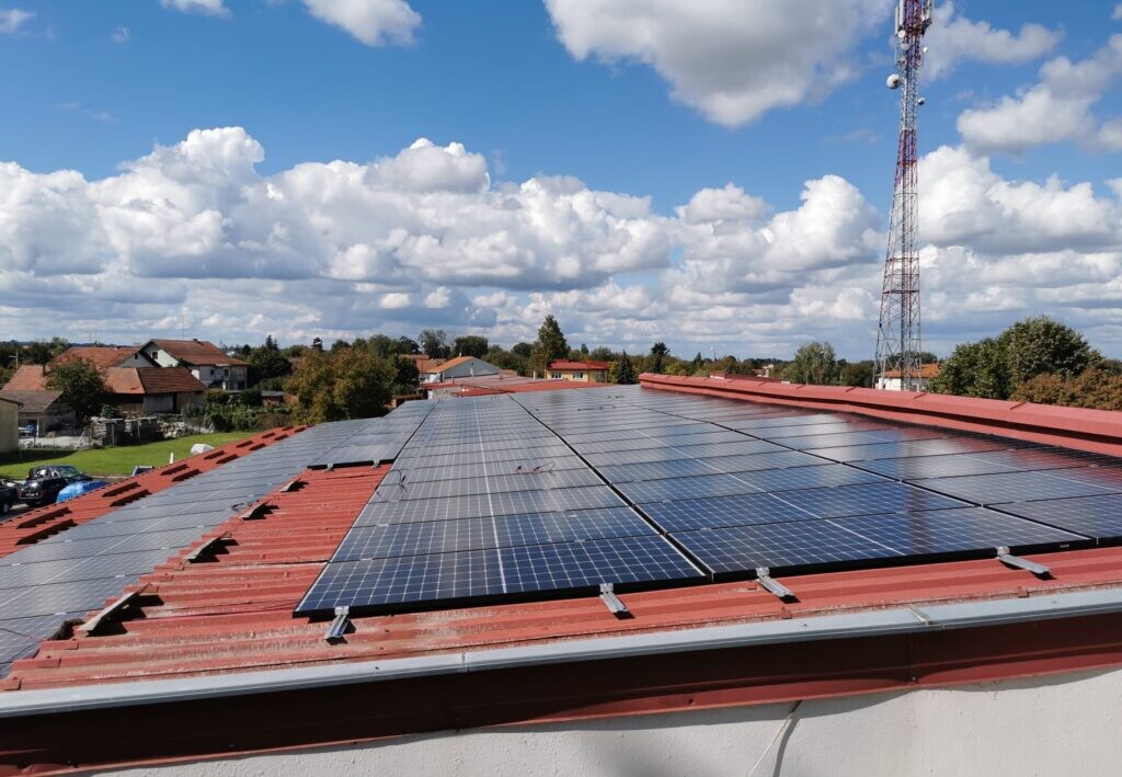 Postavljaju se solarni paneli na zgradi JVP-a u Đurđevcu