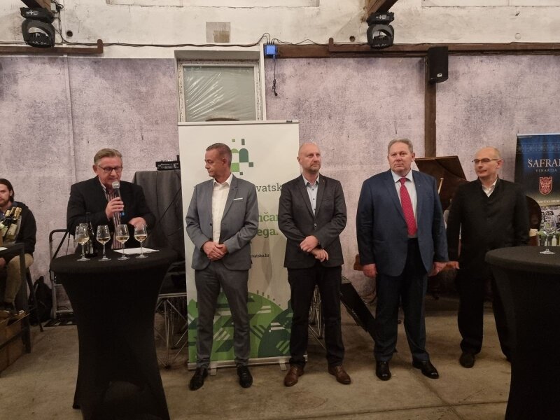 IMG-311477da4e44ddab0e3002e9cdfb7f93-V_800x600-equal