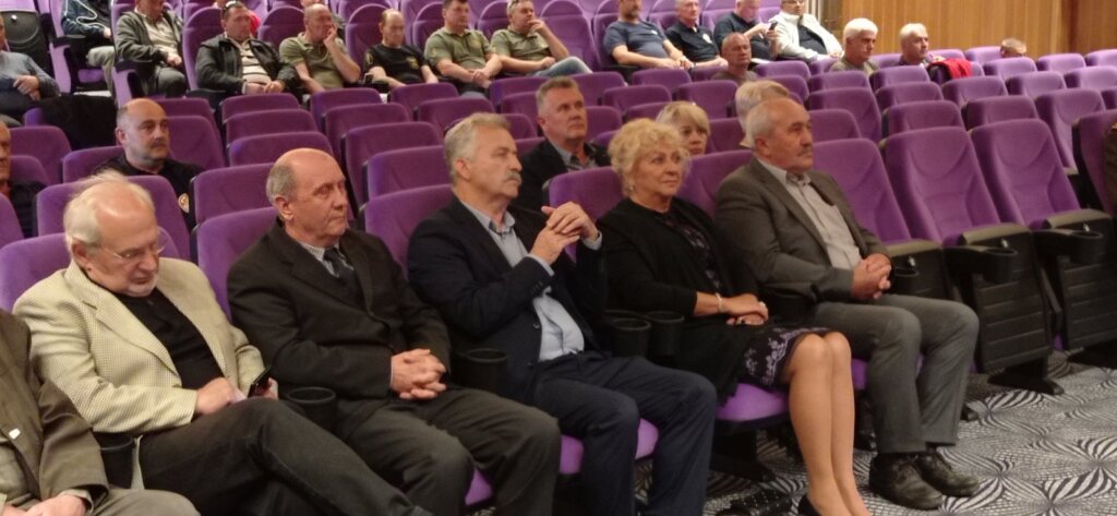 IMG-903599ff8189c02e3f461e4e24a7465c-V