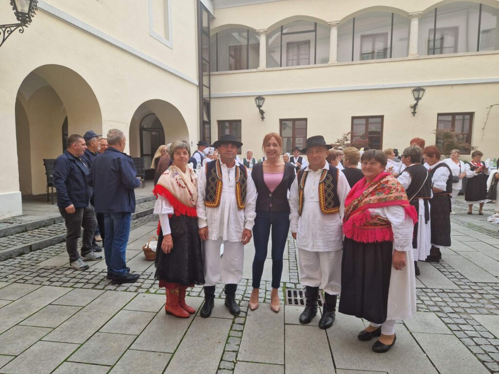 Mimohod_umirovljenika (13)