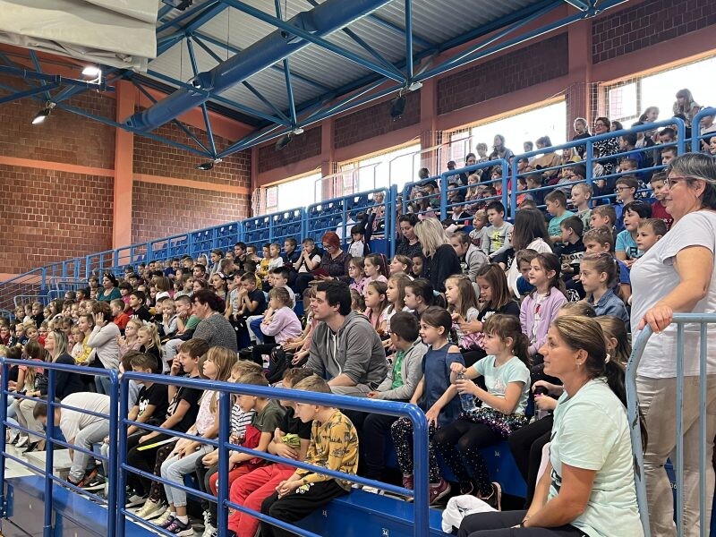 Najmlađi Križevčani kroz edukativnu predstavu učili o prvim koracima u prometu (1)