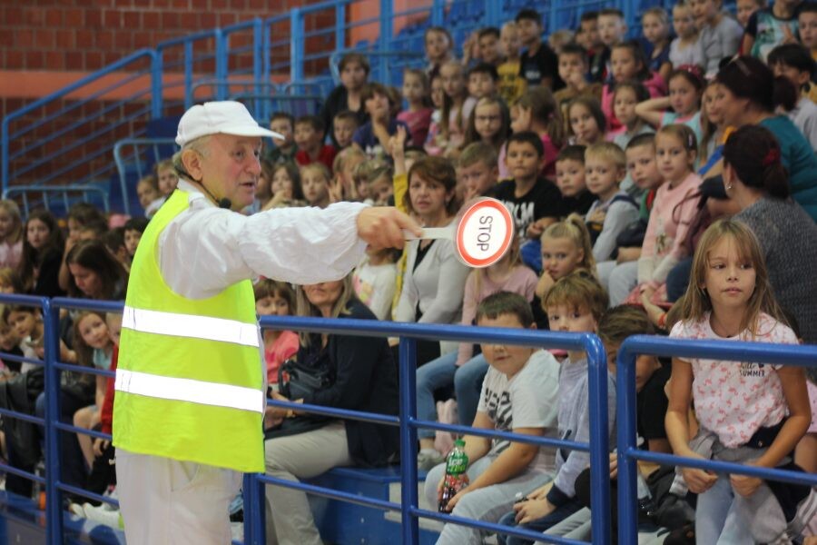 Najmlađi Križevčani kroz edukativnu predstavu učili o prvim koracima u prometu (2)