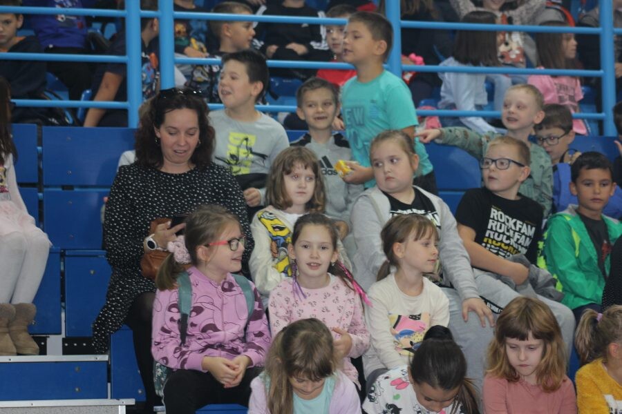 Najmlađi Križevčani kroz edukativnu predstavu učili o prvim koracima u prometu (4)