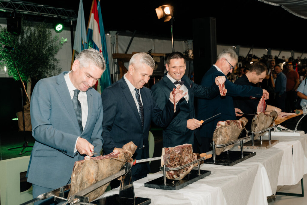 Tinjan 3 pršut 14. 10 22..odt