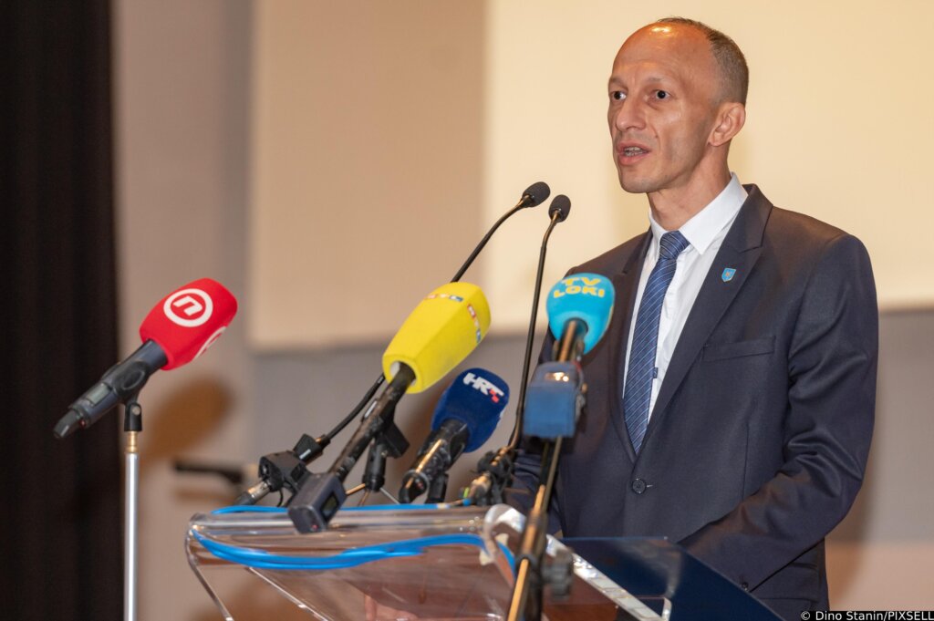 Gospić: Potpisani prvi sporazumi o sufinanciranju javne usluge prijevoza putnika  