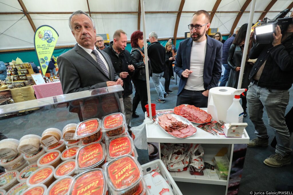 Zagreb: Gradonačelnik I Zamjenik župana Obišli Sajam "dani Hrane I Tradicijskih Proizvoda"