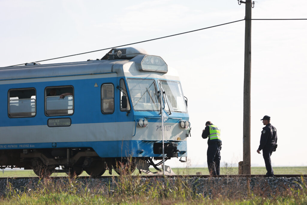 Osijek: U Naletu Vlaka Na Automobil Poginula Jedna Osoba