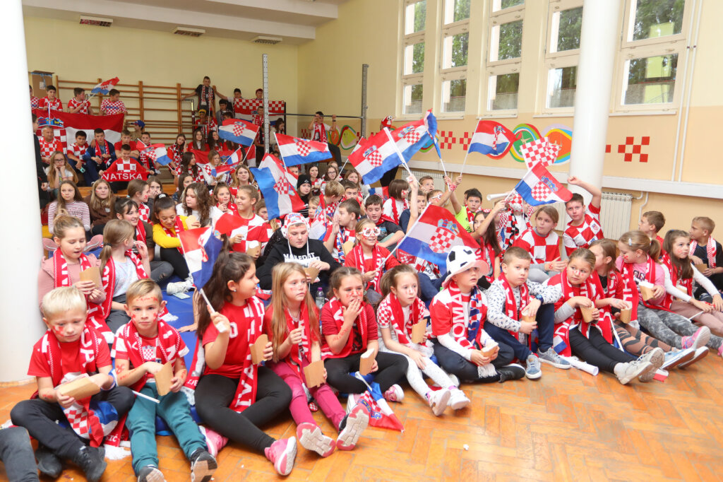 Učenici OŠ Barilović u školi uz kokice pratili susret prvi susret Hrvatske na SP-u u Katru